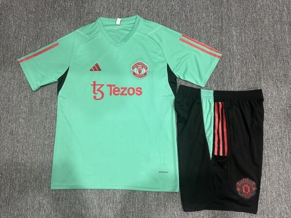 23/24 Manchester united green kids size 16-28  shorts with pockets - Image 2
