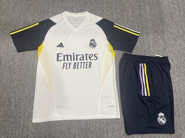 23/24 Real madrid kids size white 16-28 shorts with pockets - Image 2