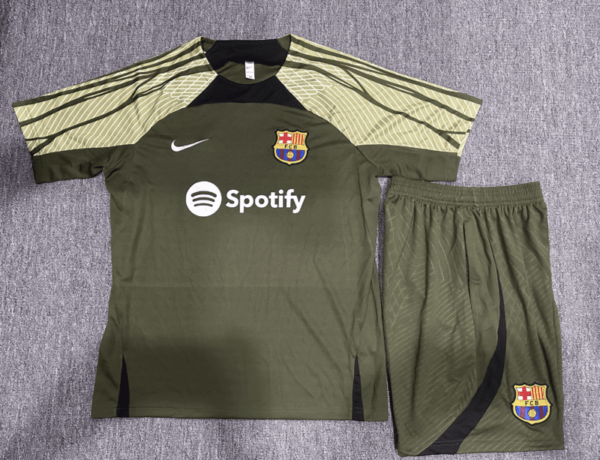 23/24 barcelona kids size green 16-28 shorts with pockets - Image 2