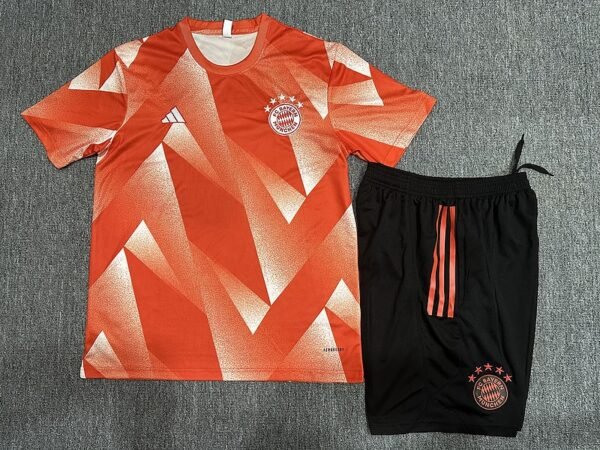 23/24 Bayern kids size orange 16-28 shorts with pockets - Image 2