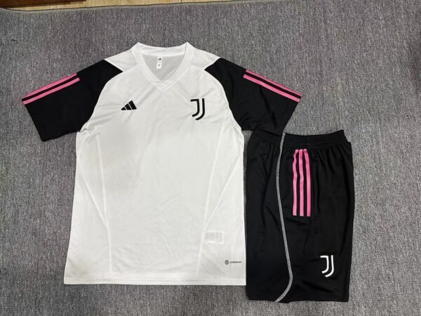 23/24 Juventus kids size white 16-28 shorts with pockets - Image 2