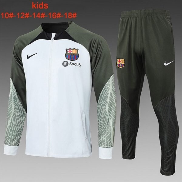 E704 23/24 Barcelona long zipper light grey and grass green KID KIT 10-18