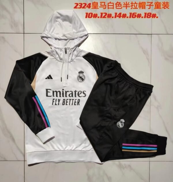 E747 23/24 Bayern short zipper white with cap  kids kit 10-18 - Image 2