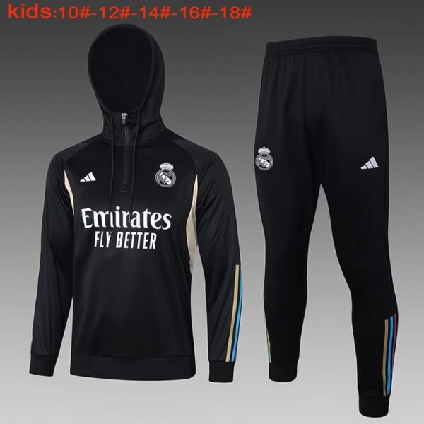 E748 23/24 Bayern short zipper black with cap kids kit 10-18