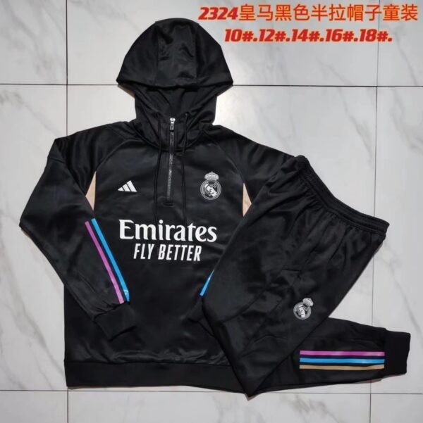 E748 23/24 Bayern short zipper black with cap kids kit 10-18 - Image 2