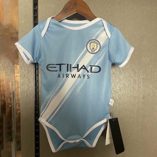 2526 Manchester city Baby size 9-12