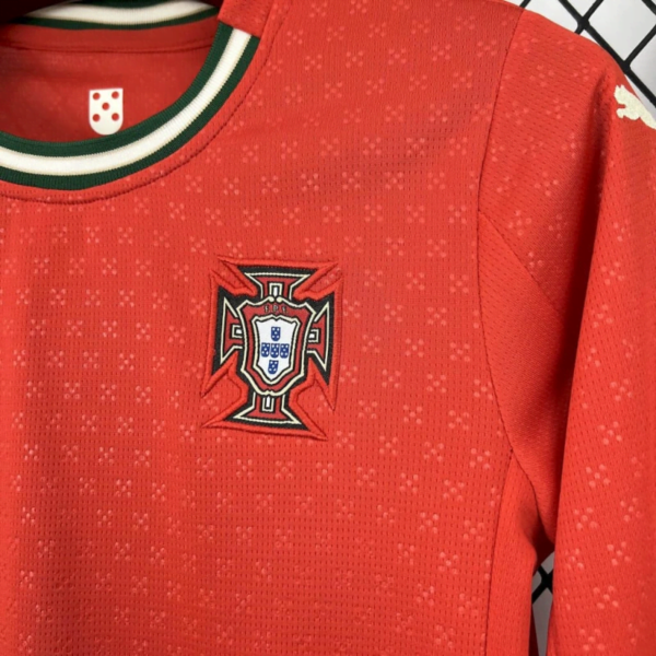 25/26 kids Portugal home long sleeve size 16-28 - Image 6