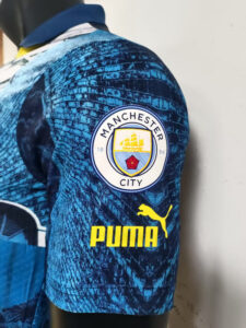2526 Manchester City FtblNrgy+ Retro Player Jersey - Imagem 3
